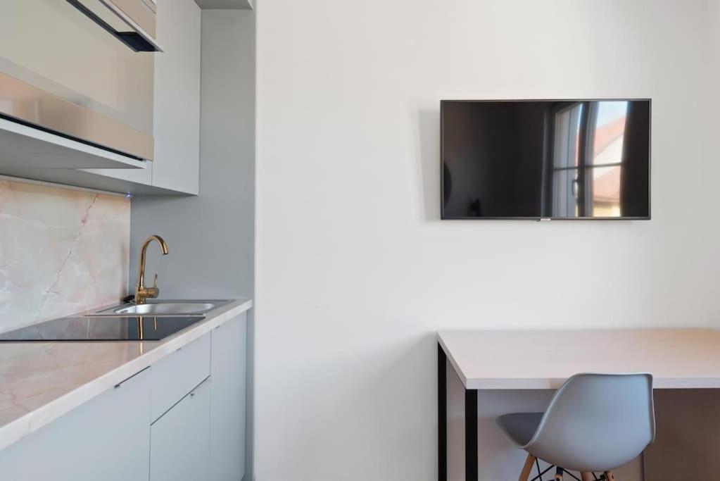 Schickes All-Inklusive Apartmentzimmer By Resida Asset Gmbh Brunn am Gebirge Bagian luar foto